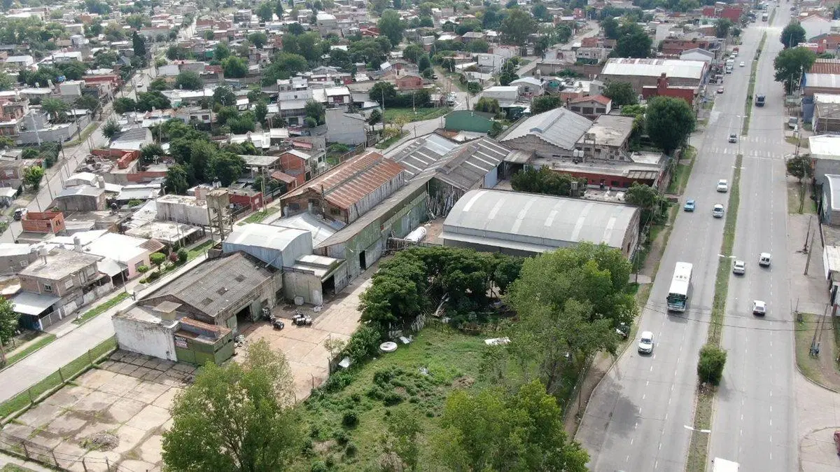 VENTA GALPONES LOTE INDUSTRIAL OFICINAS 8100M2 R21 2