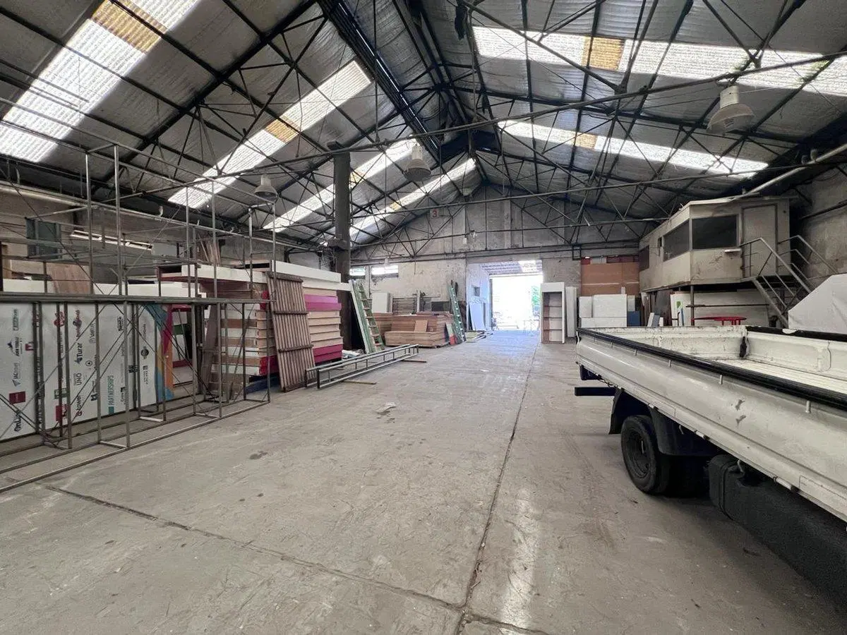 VENTA GALPONES LOTE INDUSTRIAL OFICINAS 8100M2 R21 4