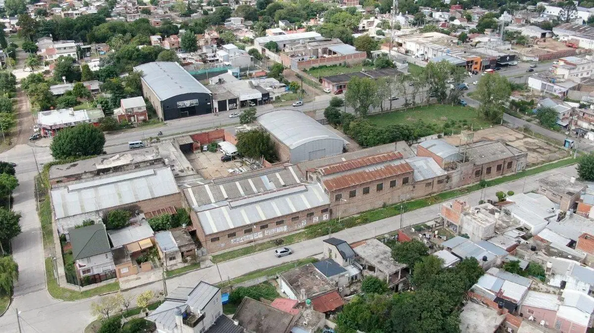 VENTA GALPONES LOTE INDUSTRIAL OFICINAS 8100M2 R21 5