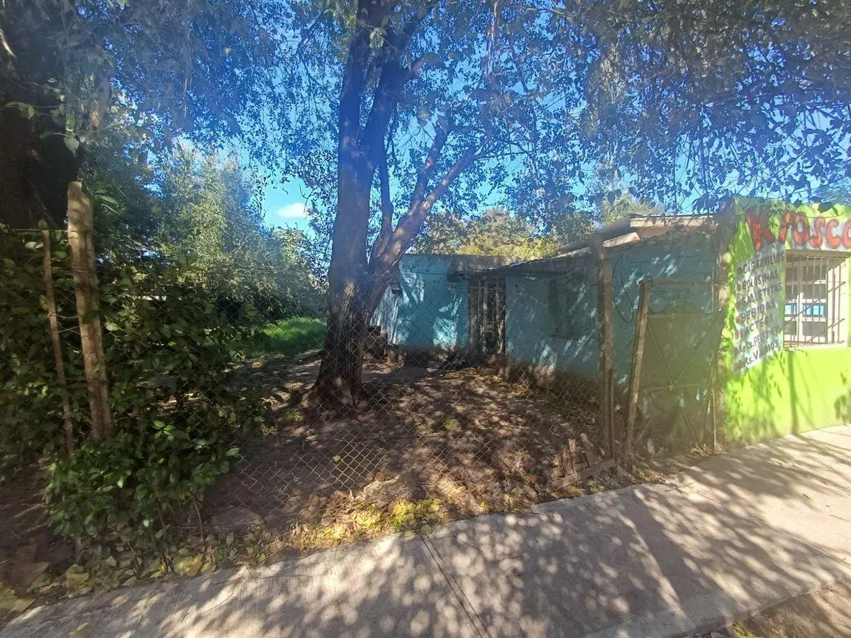 VENTA CASA PRESIDENTE DERQUI CENTRO A REFACCIONAR 4