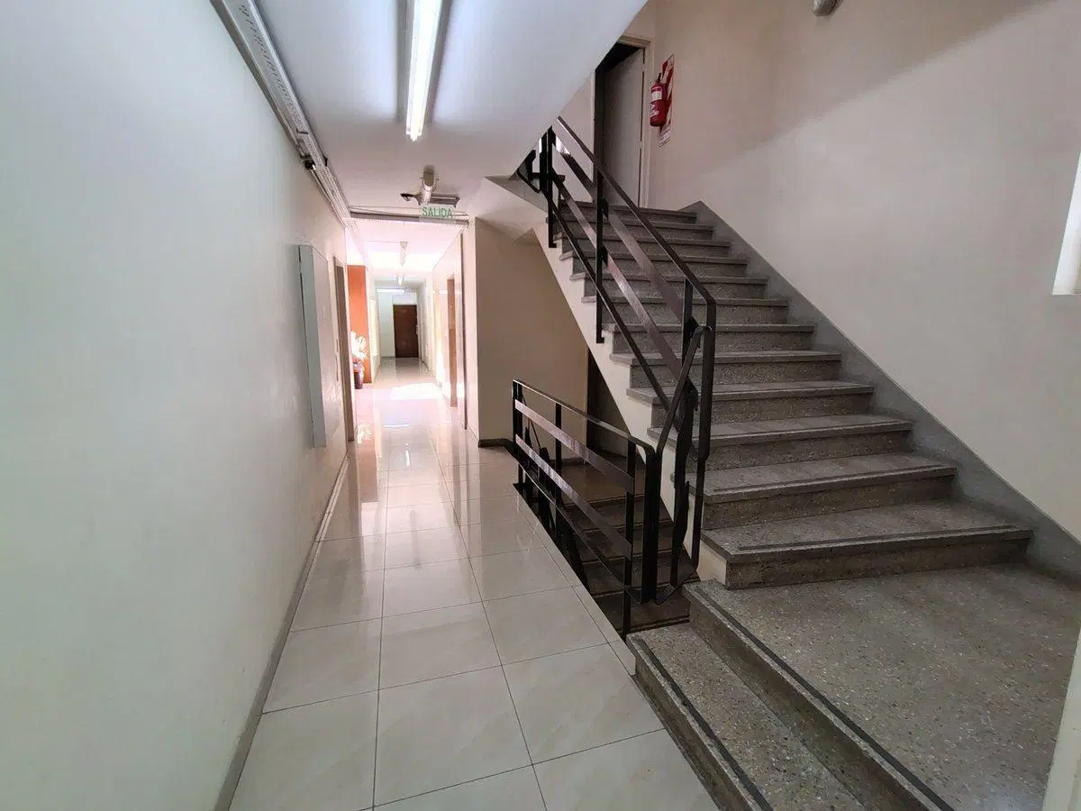 VENTA OFICINA AMOBLADA - SAN NICOLAS 2