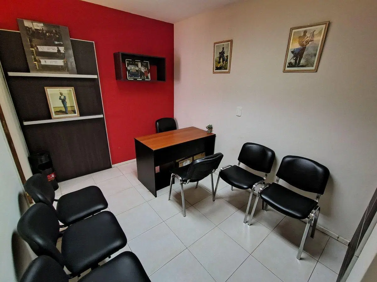 VENTA OFICINA AMOBLADA - SAN NICOLAS 5
