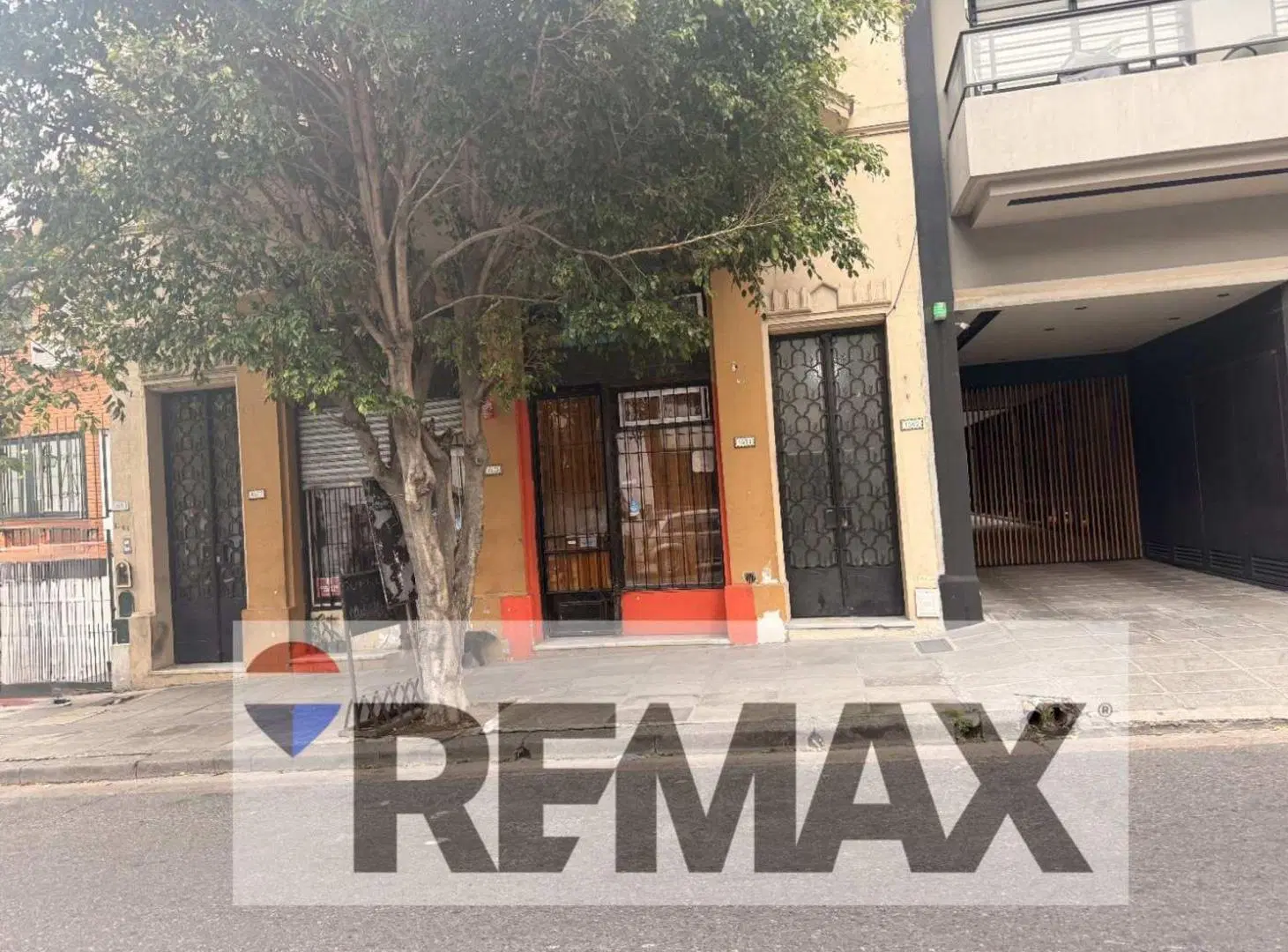 VENTA LOCAL 28 M2 C/ENTREPISO PARQUE PATRICIOS 2