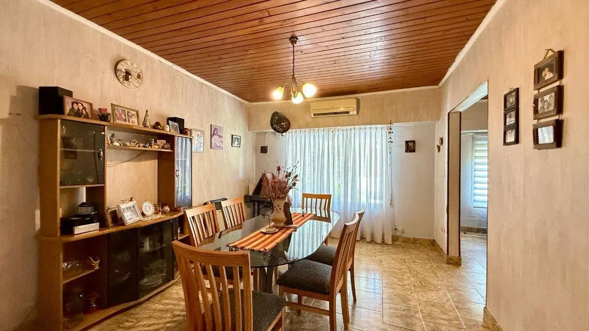 Casa 4amb con cochera, patio y depto independiente 8