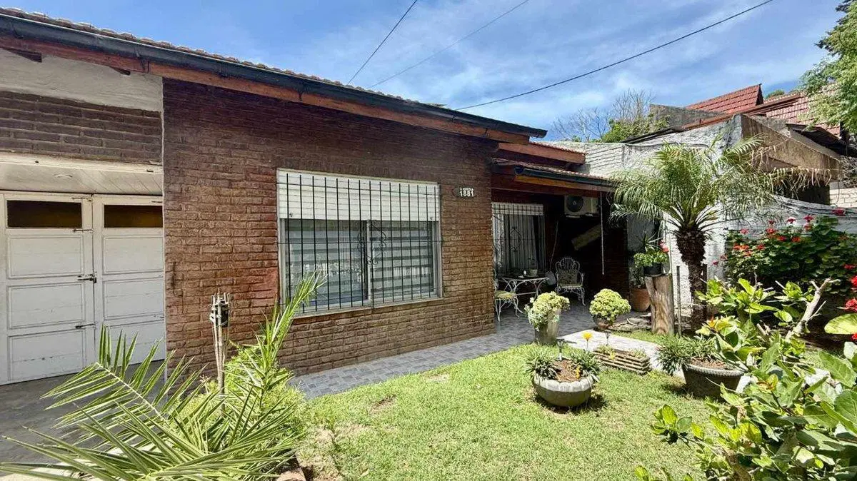 Casa 4amb con cochera, patio y depto independiente 2