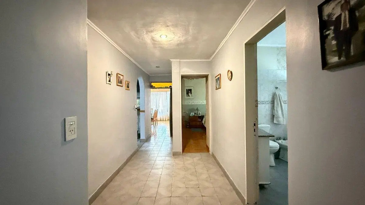 Casa 4amb con cochera, patio y depto independiente 5