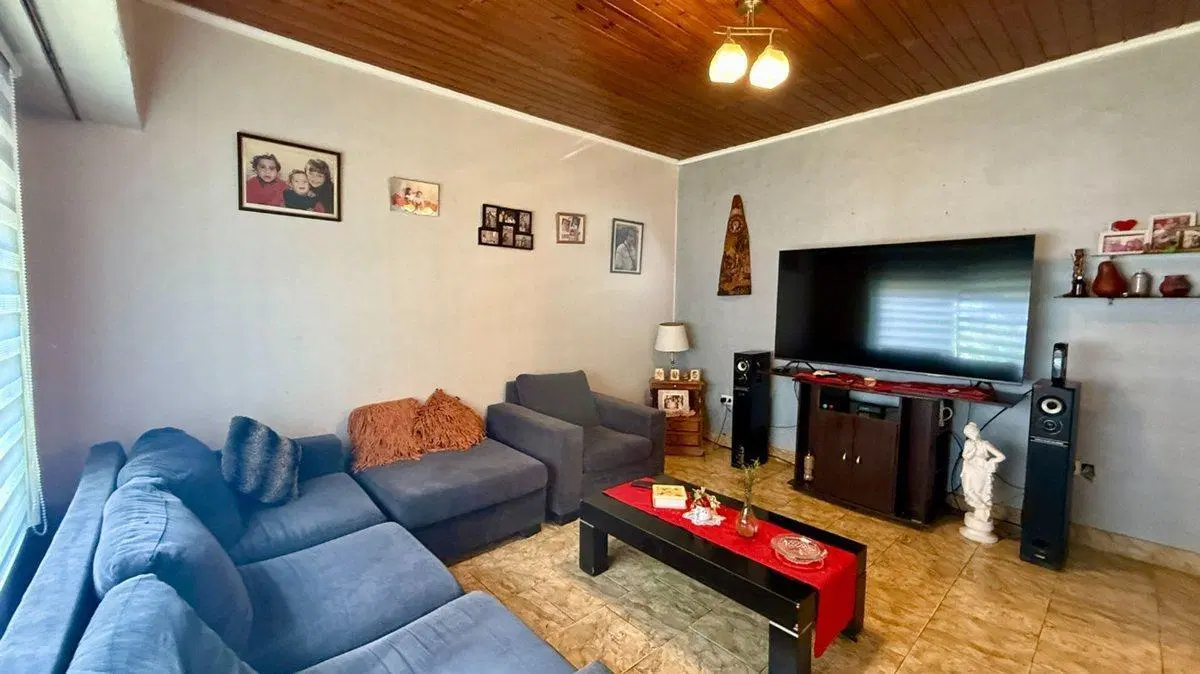 Casa 4amb con cochera, patio y depto independiente 3