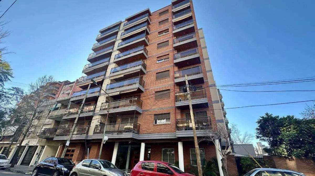VENTA DEPTO 4 AMB. C/ ESP. GUARDA COCHE - CASTELAR 4