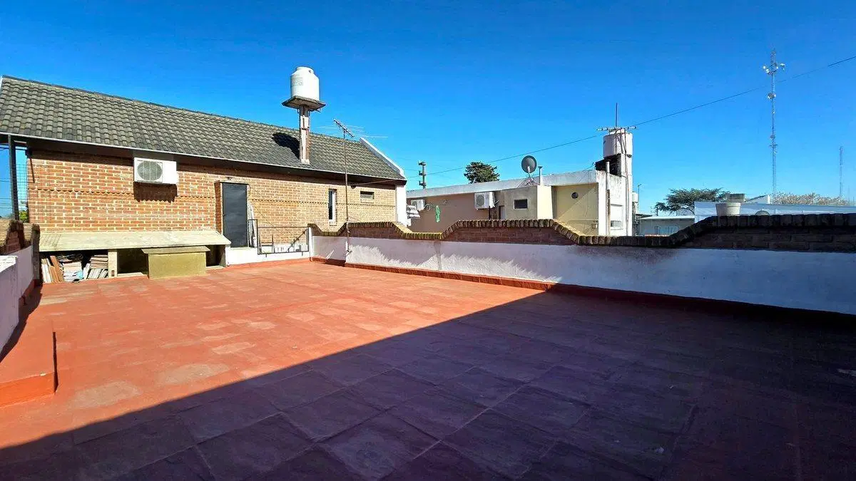 CASA 4 AMB C/ LOCAL Y FONDO DE COMERCIO + TERRAZA 4