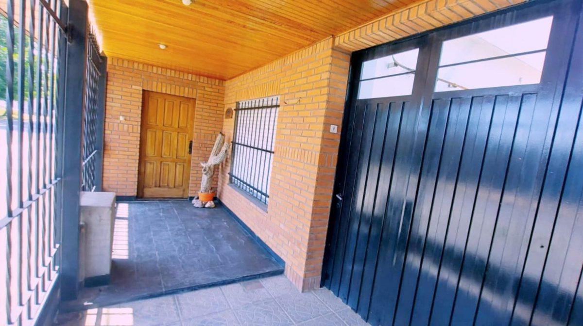 VENTA CASA 6 AMBIENTES PALOMAR PILETA QUINCHO DPTO