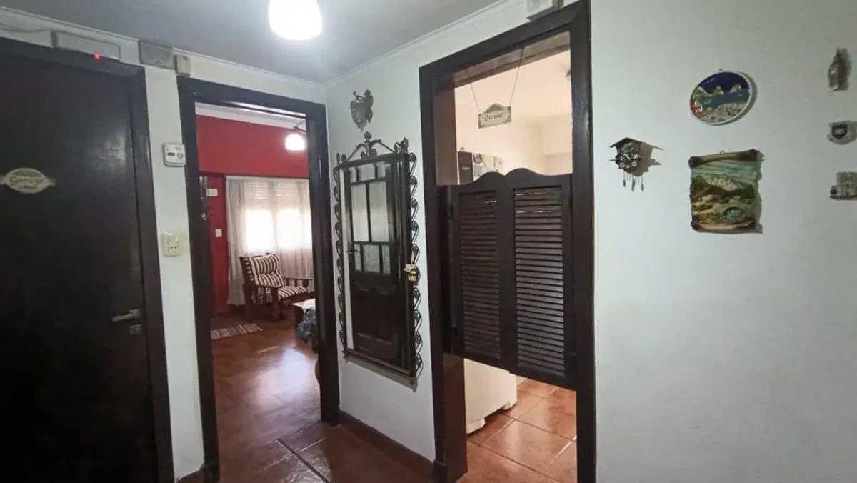 VENTA CASA 4 AMB C/COCHERA PILETA JARDIN, CASTELAR 4