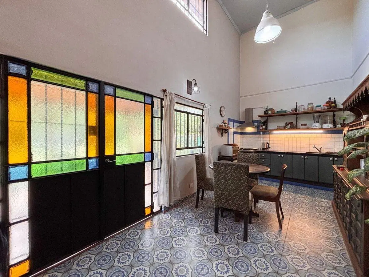 CASA EN VENTA EN LA REJA CON PILETA Y PARQUE 5