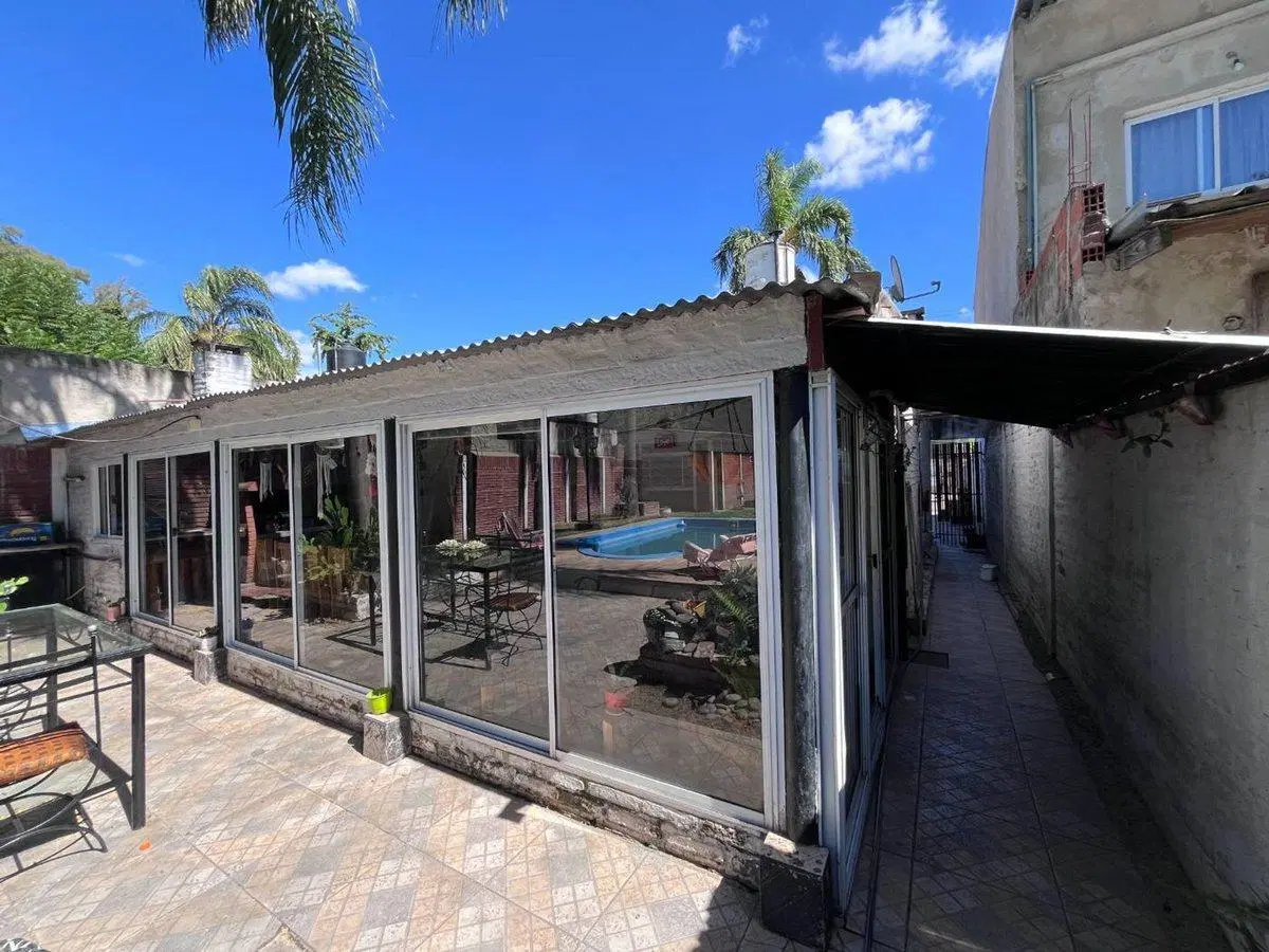 Casa con Piscina sobre Lote de 367m2 Udaondo 4