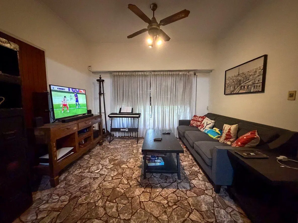 VENTA CASA 4 AMB COCHERA JARDIN PILETA CASTELAR 3