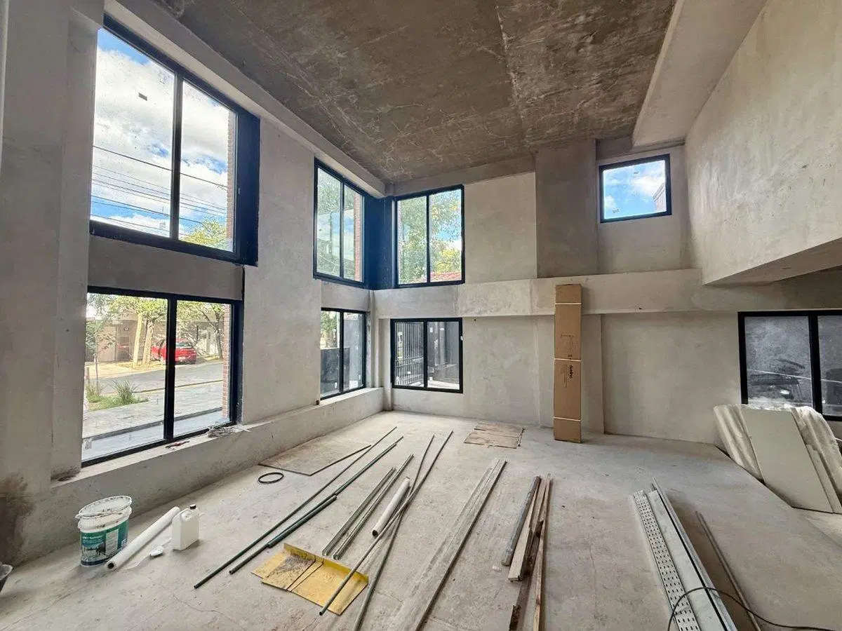 VENTA LOCAL A ESTRENAR BRICKHOUSE ITUZAINGO 150M2 3