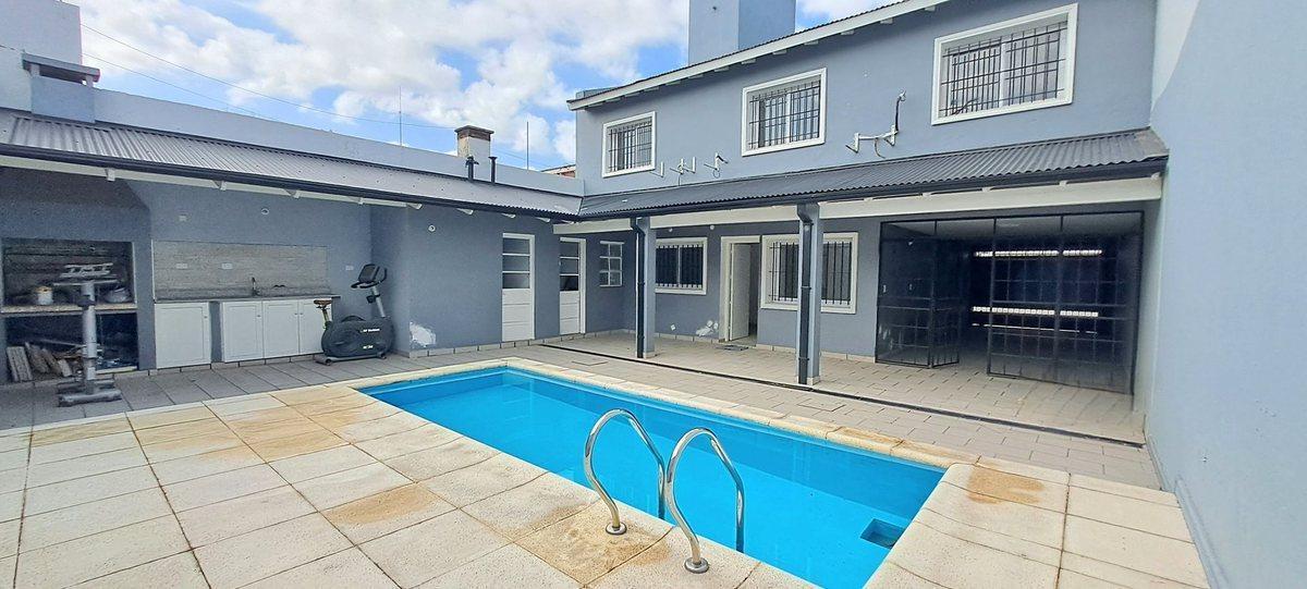 VENTA CASA 4 AMBIENTES PILETA COCHERA PADUA CENTRO