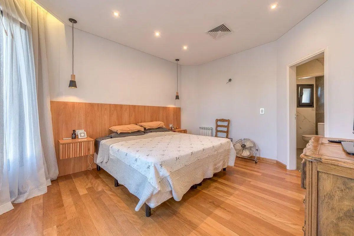 CASA DE CATEGORIA PREMIUM CASTELAR -PILETA QUINCHO 2
