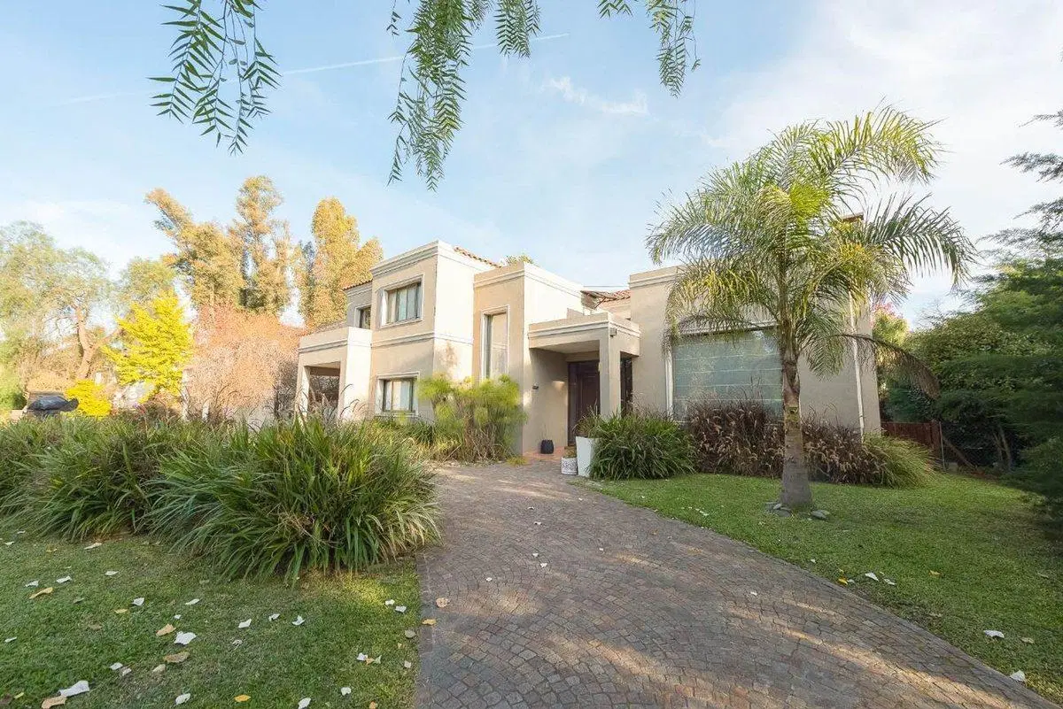 CASA VENTA CAMPOS DE ALVAREZ PISCINA LOTE CENTRAL 4