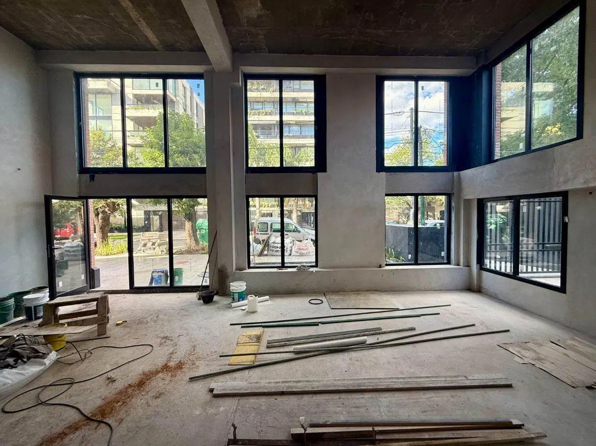 VENTA LOCAL A ESTRENAR BRICKHOUSE ITUZAINGO 150M2 2