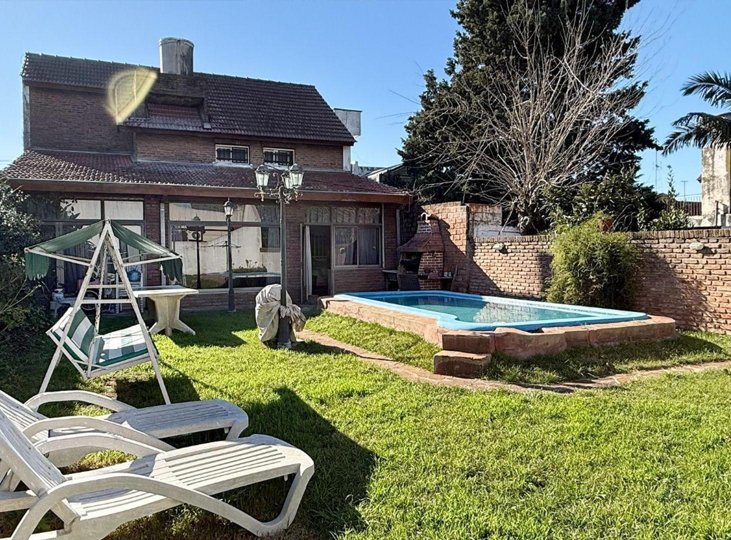 VENTA CASA 4 AMBIENTES HURLINGHAM PILETA