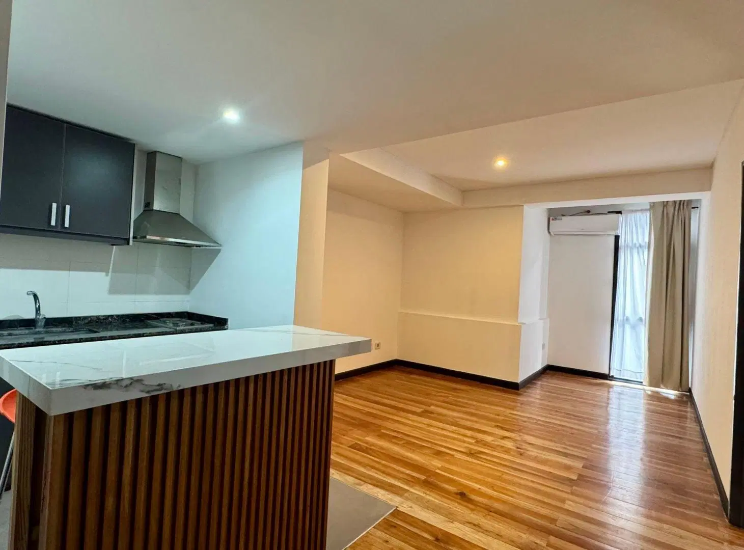 VENTA DEPTO 2 AMB COCHERA Y TERRAZA PROPIA MORENO 3