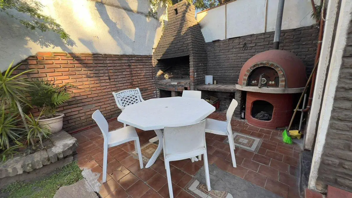 VENTA CHALET 4 AMB.  ZONA RESIDENCIAL, ITUZAINGO 5