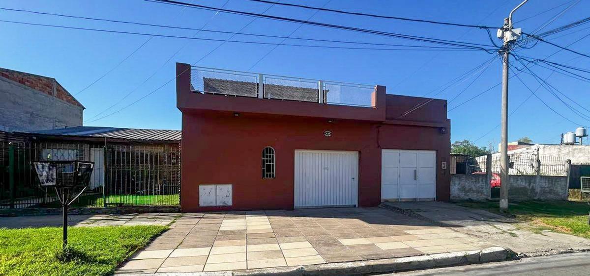 VENTA CASA MERLO 3AMB C JARDIN, QUINCHO Y TERRAZA