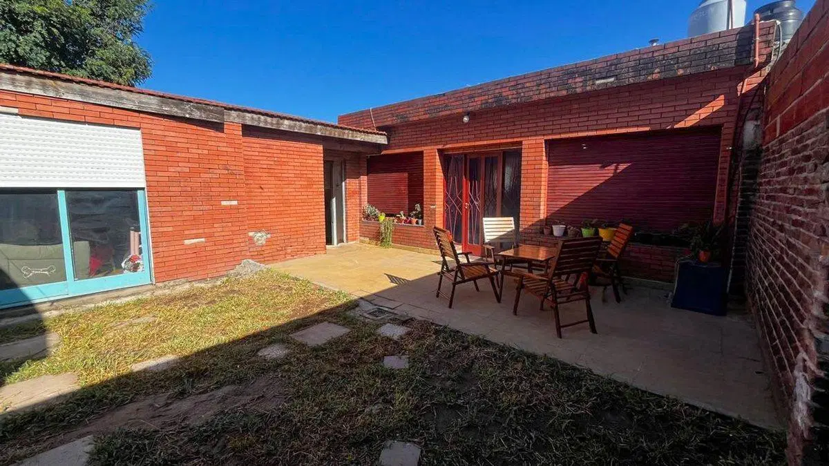 VENTA CASA MERLO 3AMB C JARDIN, QUINCHO Y TERRAZA 2