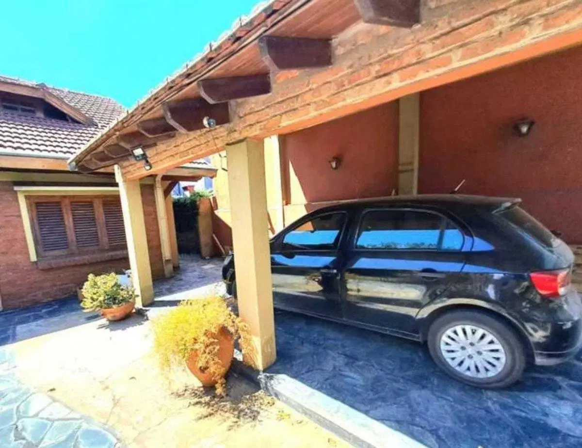 VENTA CASA 5 AMBIENTES ITUZAINGO PILETA Y COCHERA 5