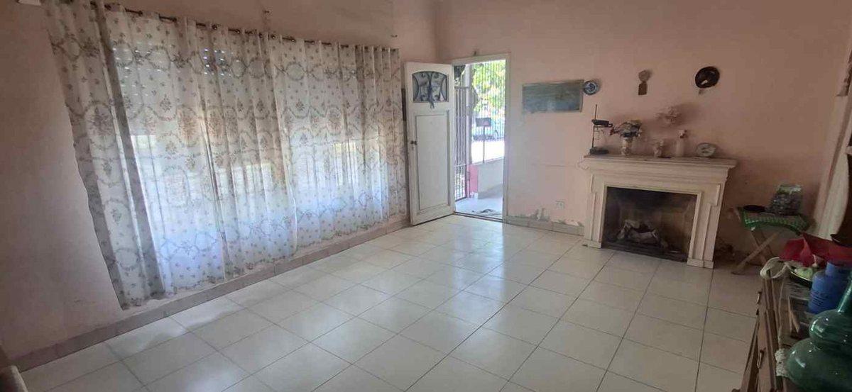 VENTA CASA DOS AMBIENTES EN MERLO CON PATIO Y COCH