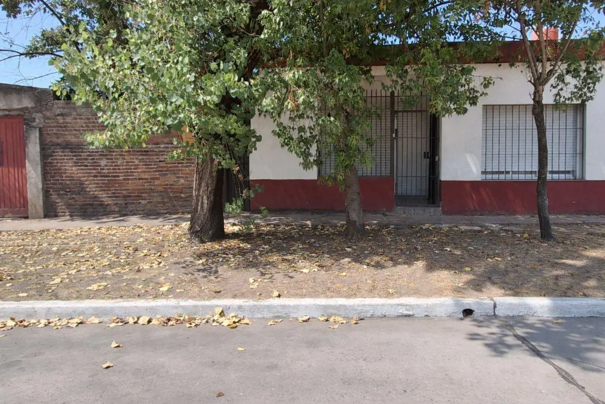 VENTA CASA DOS AMBIENTES EN MERLO CON PATIO Y COCH 5
