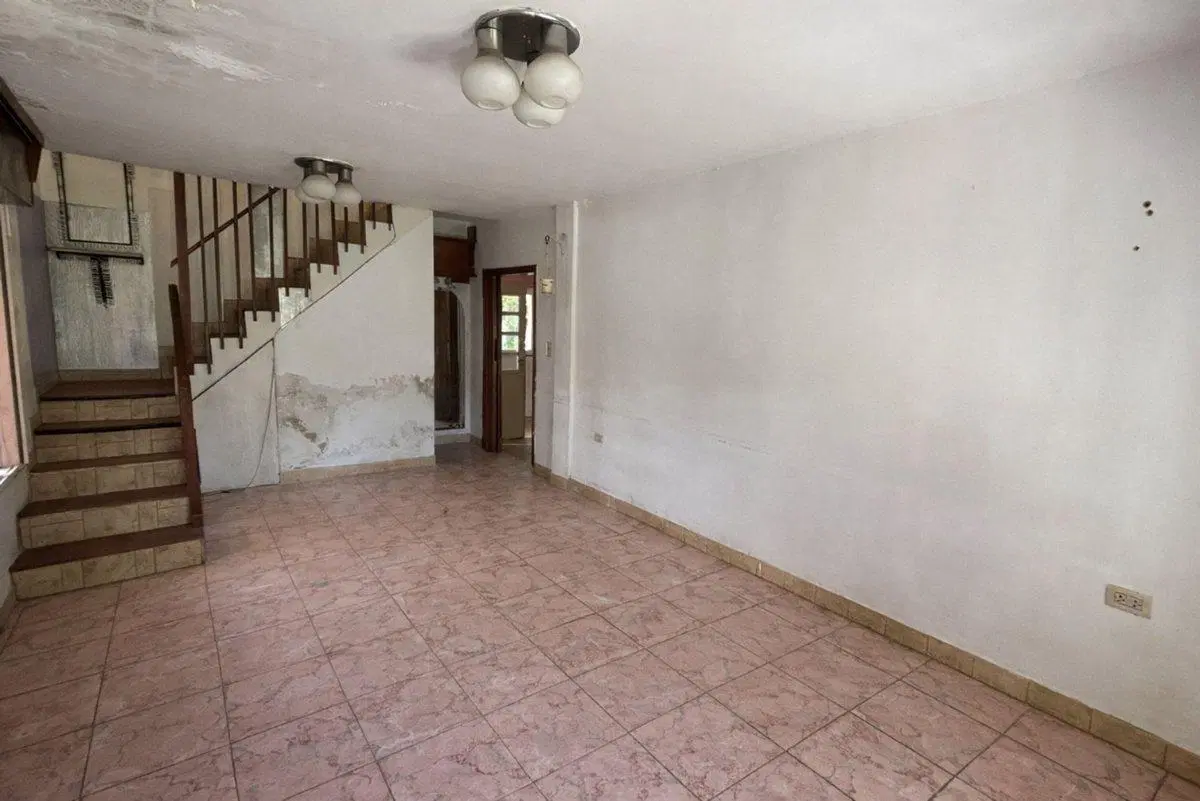 VENTA CASA 4 AMB, C/JARDIN, CASTELAR APTO CREDITO 5