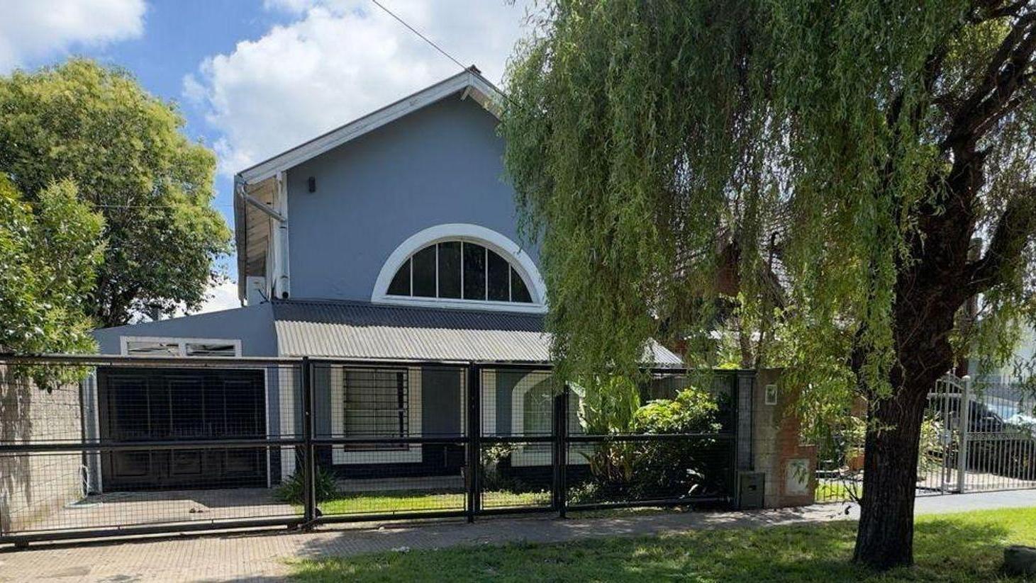 VENTA CASA 4 AMB CON GRAN JARDIN .ITUZAINGO NORTE