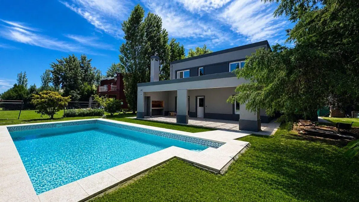 CASA EN VENTA A ESTRENAR CON PILETA BOCA RATON 2