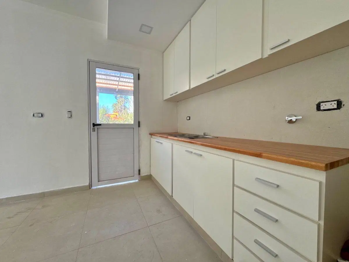 CASA EN VENTA A ESTRENAR CON PILETA BOCA RATON 3
