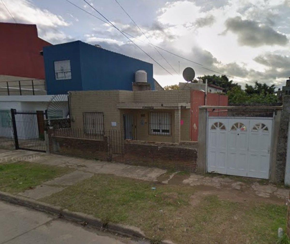 VENTA CASA A MODERNIZAR EN BERNAL APTO CREDITO