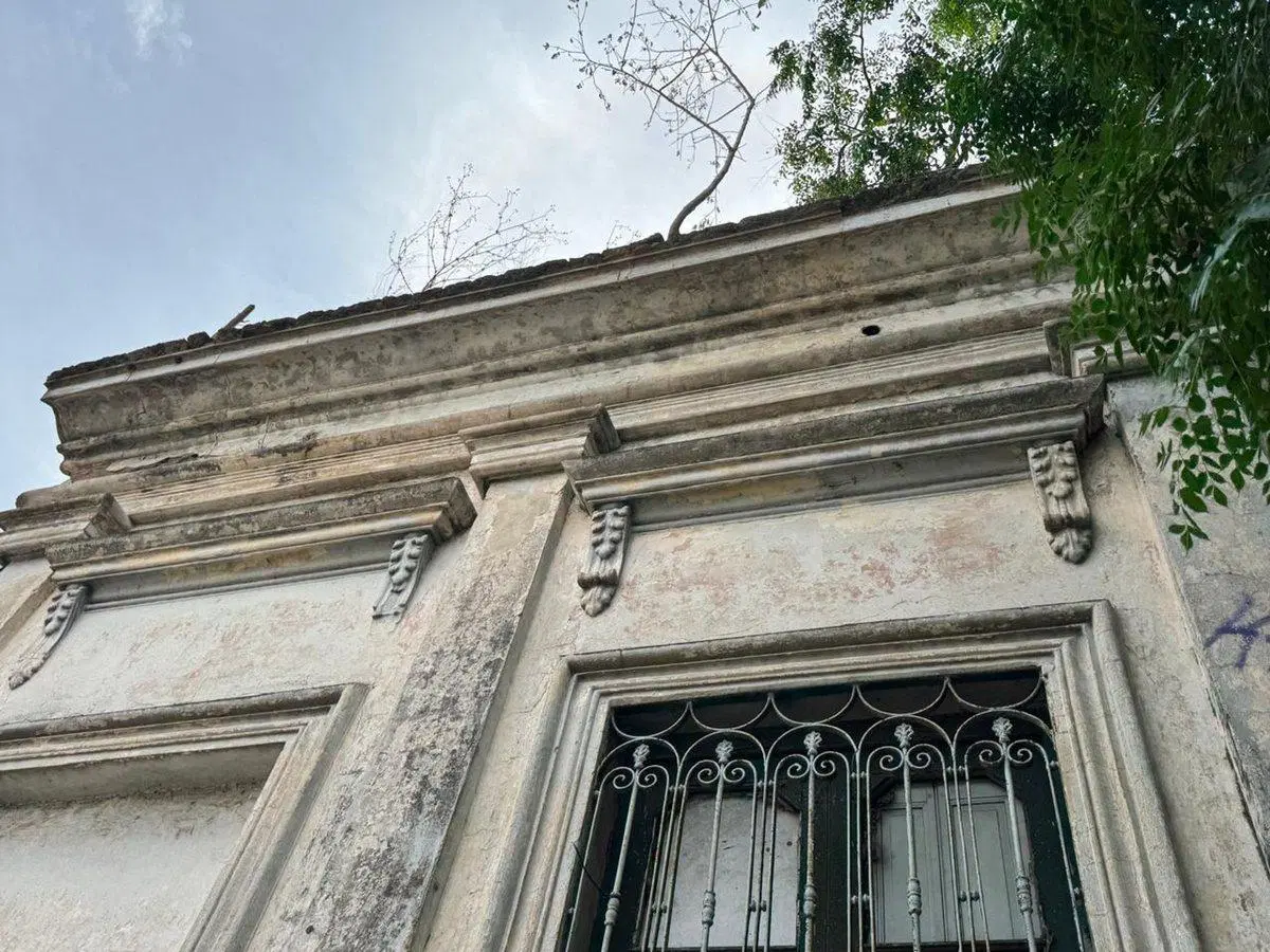 VENTA DE LOTE CON CASA A DEMOLER EN MERLO CENTRO 5