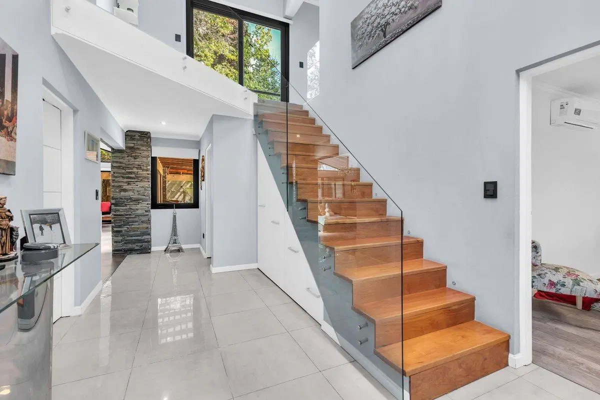 CASA EN VENTA 8 AMBIENTES PISCINA PARQUE LELOIR 2