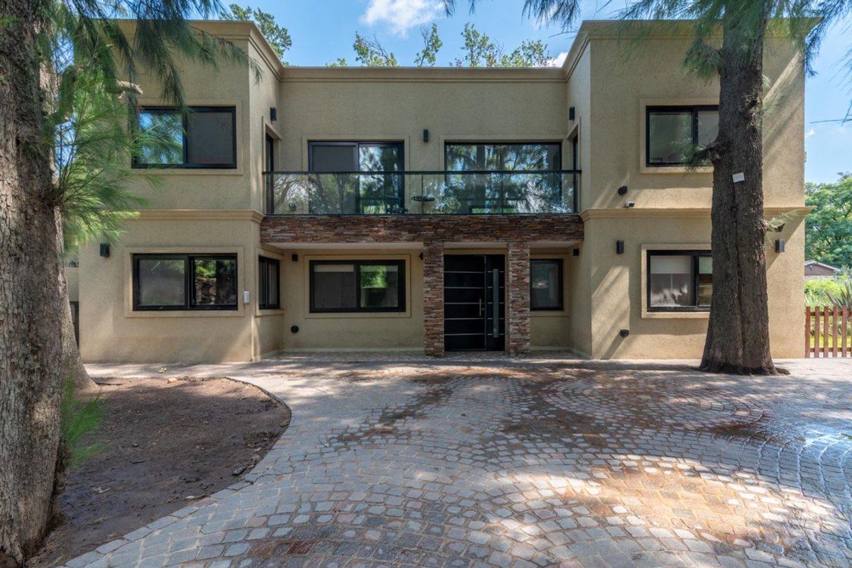 CASA EN VENTA 8 AMBIENTES PISCINA PARQUE LELOIR