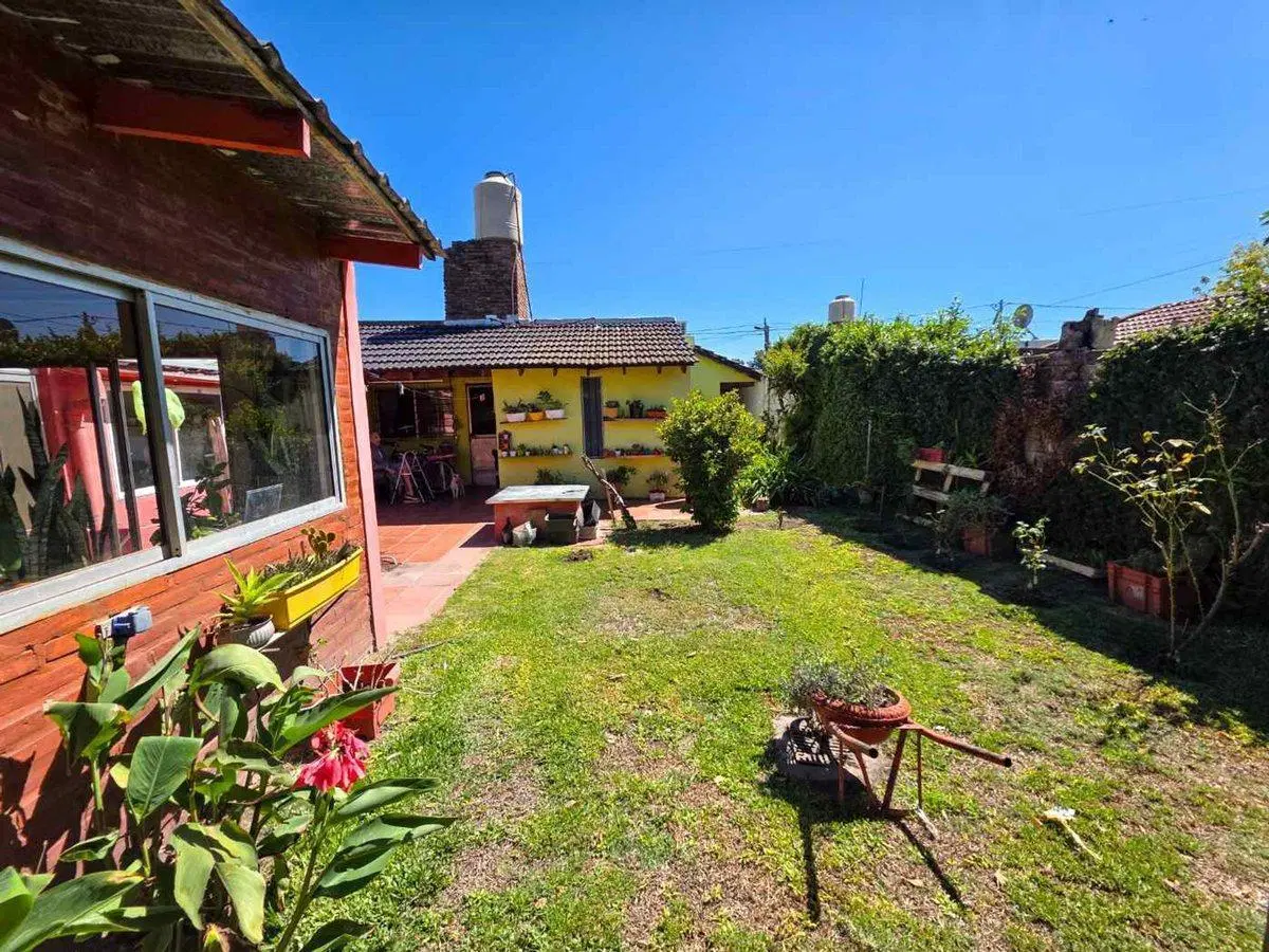 VENTA CASA 3 AMBIENTES CON JARDIN QUINCHO COCHERA 2