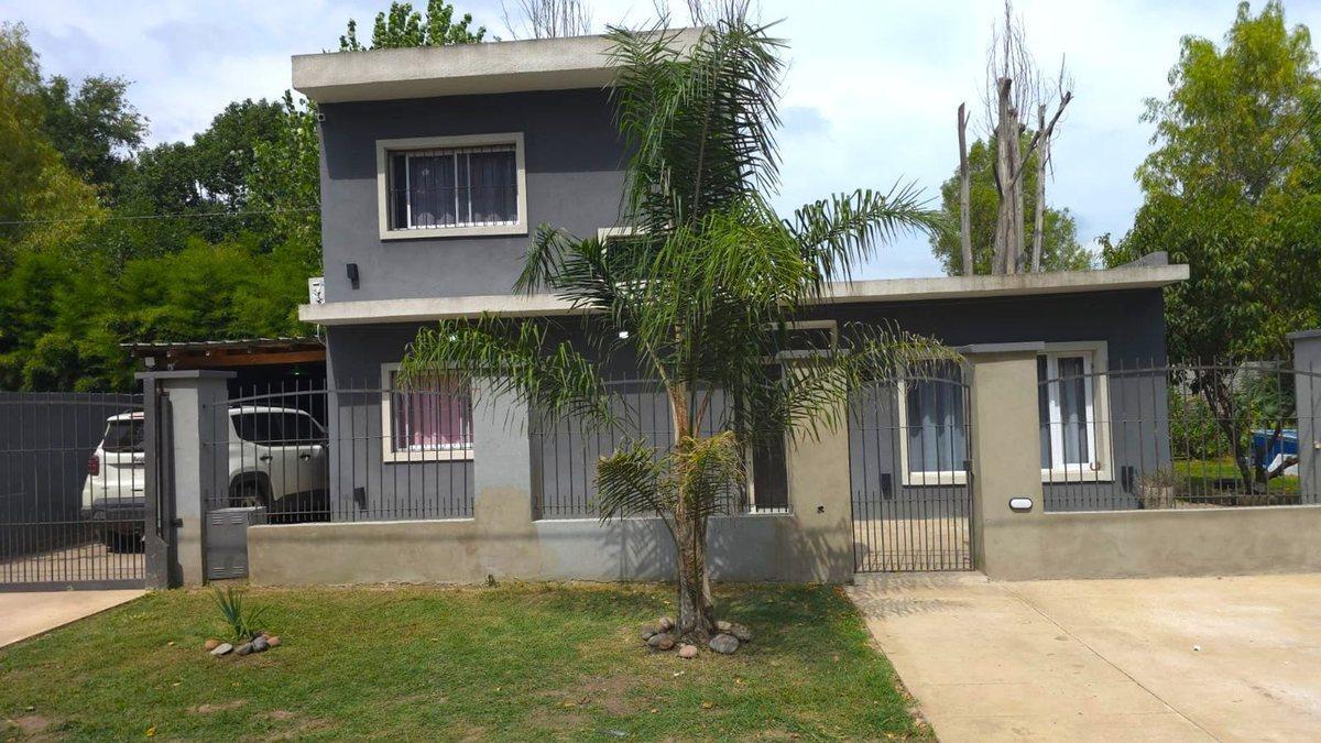 VENTA- 4 AMBIENTES CON COCHERA- LA REJA