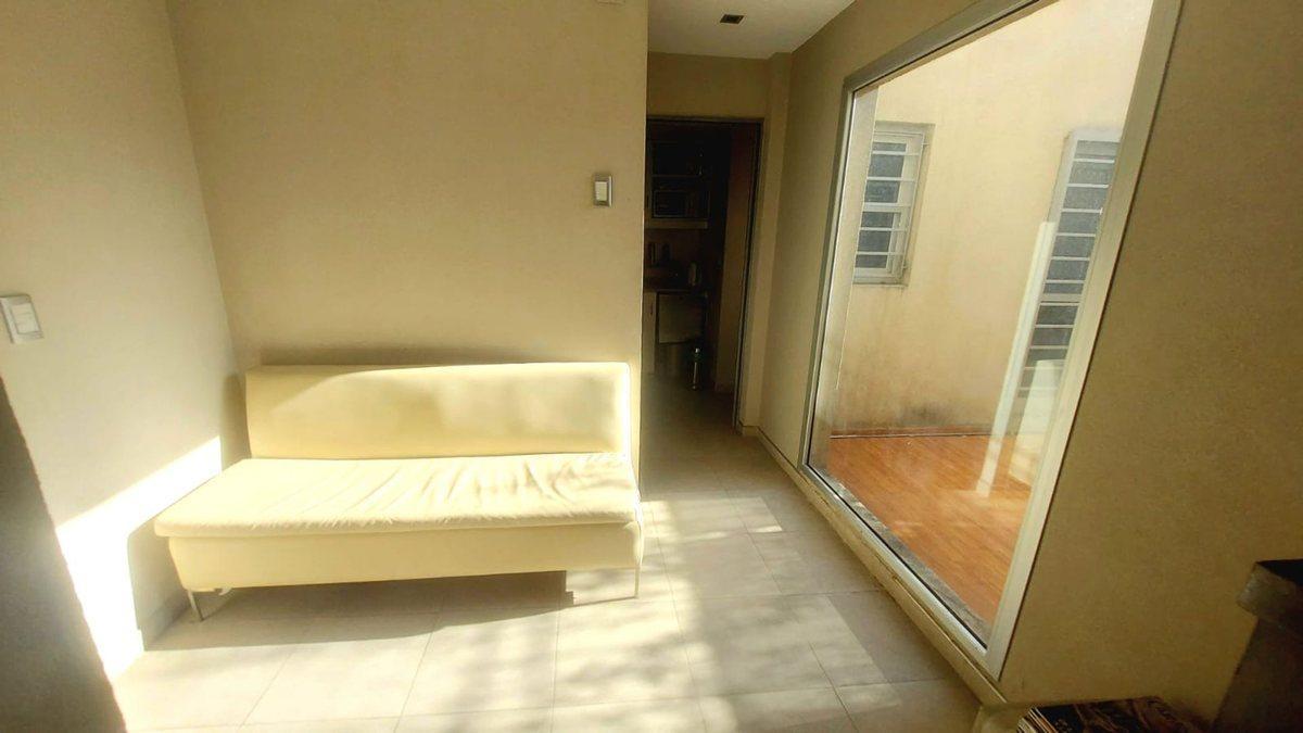 VENTA CASTELAR DEPARTAMENTO 120 METROS AL FRENTE