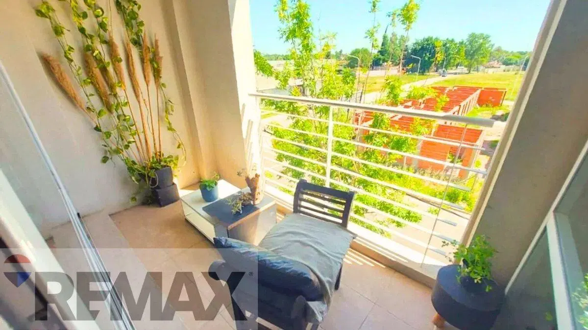 VENTA CASTELAR  DPTO 2 AMBIENTES BALCON IMPECABLE 4