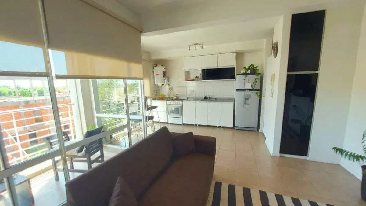 VENTA CASTELAR  DPTO 2 AMBIENTES BALCON IMPECABLE 3
