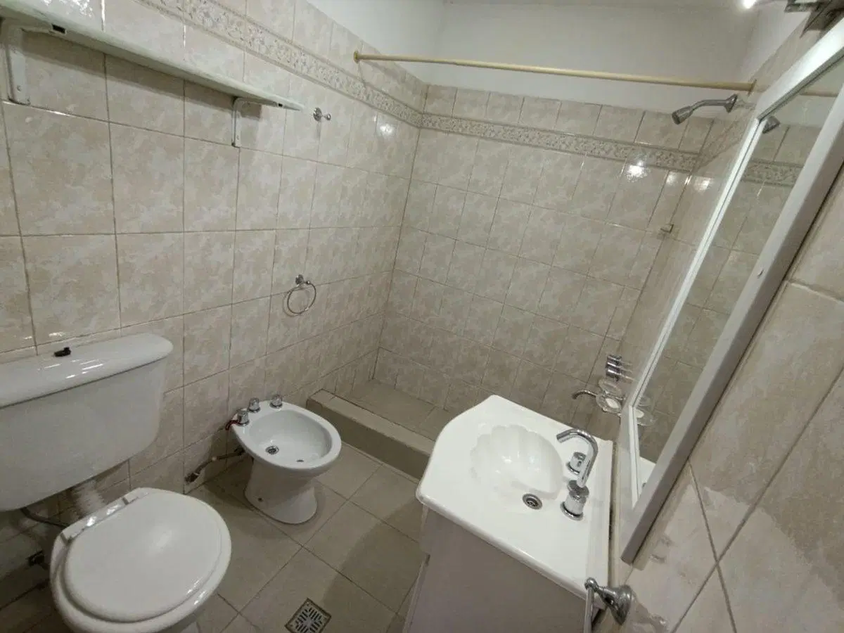 VENTA PH 3 AMB CON GRAN JARDIN Y GALERIA .CASTELAR 2