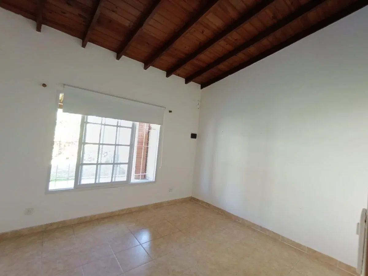 VENTA PH 3 AMB CON GRAN JARDIN Y GALERIA .CASTELAR 3