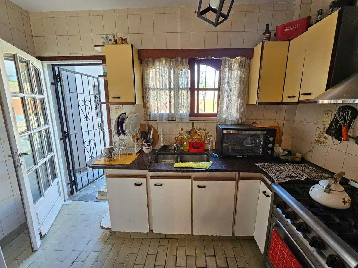 VENTA PERMUTA CASA 5 AMBIENTES PILETA Y COCHERA 5