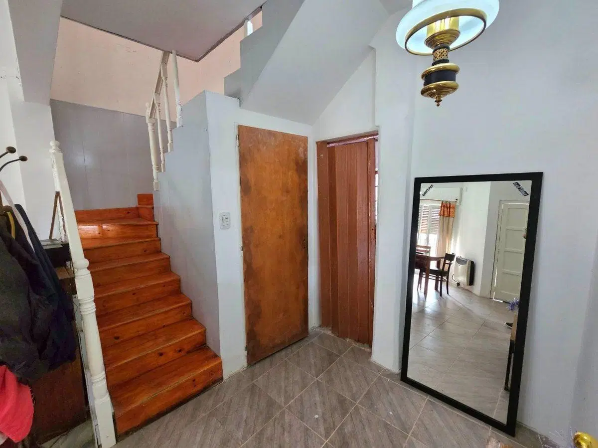 VENTA PERMUTA CASA 5 AMBIENTES PILETA Y COCHERA 2