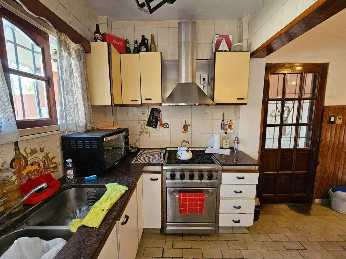 VENTA PERMUTA CASA 5 AMBIENTES PILETA Y COCHERA 4