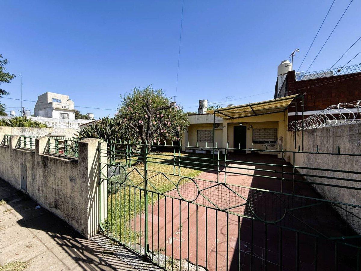 Casa 3 ambientes en venta, Merlo